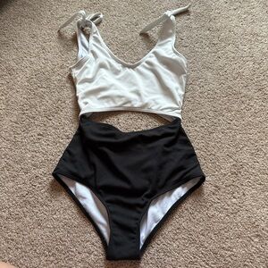 SHEIN Black and White Bikini